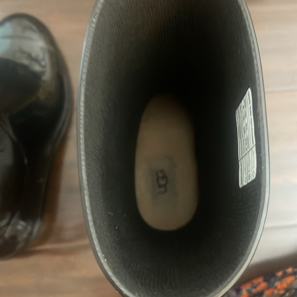 Kids ugg rainboots in size 4 - Picture 12 of 13